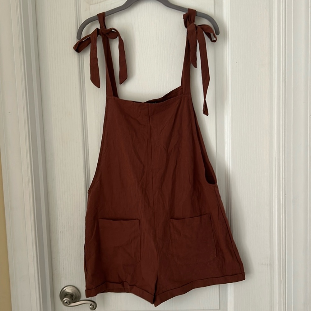Knot strap pocket patched pinafore romper